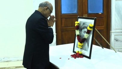 23.07.204:  Governor Ramesh Bais offered floral tributes to the portrait of Lokmanya Bal Gangadhar Tilak on the occasion of the 168th birth anniversary of Lokmanya Tilak at Raj Bhavan, Mumbai. Officers and staff of Raj Bhavan were present.
