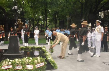 Governor pays tributes to Martyrs on Silver Jubilee of Kargil Vijay Diwas; honours Veer Naris