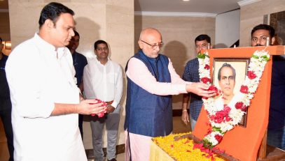 Governor offered floral tribute to of Lok Shahir Annabhau Sathe on the occasion of the birth anniversary of Lok Shahir Annabhau Sathe