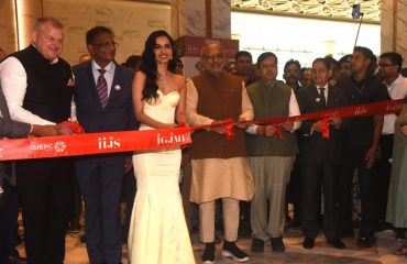 Governor inaugurates the 5-day India International Jewellery Show Premiere