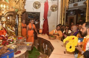 17.08.2024 : Governor visits Siddhivinayak Mandir