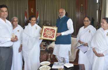 19.08.2024 : Sisters of Brahmakumari Ishwariya Vishwavidyalaya ties Rakhi to Governor