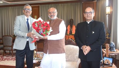 Lokayukta of Maharashtra Justice V M Kanade (retd.) along with Upa Lokayukta of Maharashtra Sanjay Bhatia meets Governor