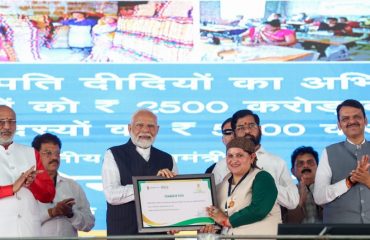 Prime Minister Shri Narendra Modi addresses Lakhpati Didi Sammelan in Jalgaon, Maharashtra