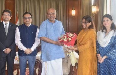 Vice President of IMC Chamber of Commerce and Industry Sunita A. Ramnathkar accompanied by Director General Ajit Mangrulkar meets Governor