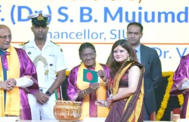 03.09.2024: President of India Droupadi Murmu addressed the 21st Convocation Ceremony of the Symbiosis International (Deemed University) and presented Gold Medals to the selected students in Pune. Maharashtra Governor C P Radhakrishnan, Minister of Higher and Technical Education Chandrakant Patil, Chancellor of Symbiosis International Prof S B Mujumdar, Pro Chancellor Smt Vidya Yeravdekar,  Vice Chancellor Dr Ramakrishnan Raman, graduating students and invitees were present.