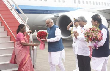 03.09.2024: President of India Droupadi Murmu arrived in Mumbai to address the programme organised to celebrate the centenary of Maharashtra Legislative Council. 
Maharashtra Governor C.P. Radhakrishnan, Guardian Minister of Mumbai Deepak Vasant Kesarkar, Minister of Higher and Technical Education Chandrakant Patil and Minister of Skills, Employment, Entrepreneurship and Innovation Mangal Prabhat Lodha welcomed the President at the Mumbai Airport.