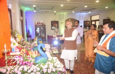 Governor C.P. Radhakrishnan performs Ganesh Aarti