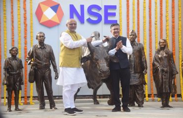 06.09.2024: Governor inaugurates the newly installed Statue of NSE Bull at the headquarters of National Stock Exchange