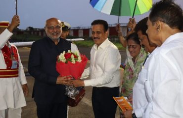 Governor arrives at Jalgaon Airport