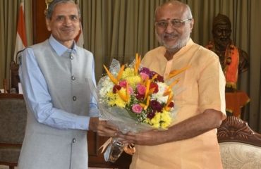 General Manager of Central Railway Dharam Veer Meena meets Governor