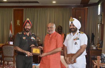 12.09.2024:  Maharashtra Governor C P Radhakrishnan congratulated NCC Maharashtra Directorate for being the Winners of All India Nau Sainik Camp for the second year in a row.
The Governor conveyed his appreciation to Maj Gen Yogender Singh, VSM, Addl DG, Maharashtra NCC when the latter called on the Governor at Raj Bhavan Mumbai. Commodore Satpal Singh, Director of NCC Directorate Maharashtra was also present. Hon’ble Governor complimented NCC Cadets and Officers for their continued good performance, hard work and perseverance. Maj Gen Yogender Singh, VSM ADG, Maharashtra Directorate was present on this occasion and gave a road map of NCC activities.