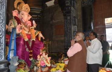 17.09.2024 : Governor visits Bandra West Sarvajanik Ganeshotsav Mandal