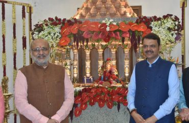 17.09.2024 : राज्यपालांनी घेतली उपमुख्यमंत्री फडणवीसांच्या गणरायाचे दर्शन