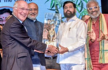 18.09.2024:-Governor presents the Second World Agriculture Award to Chief Minister Eknath Shinde