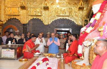 19.09.2024: Governor takes darshan of Shirdi Sai Baba