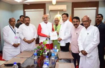 30.09.2024: राज्यपालांची भंडारा येथे लोकप्रतिनिधी, प्रशासनातील वरिष्ठ अधिकारी, उद्योजक तसेच कला क्रीडा व सांस्कृतिक क्षेत्रातील विविध समूहांशी चर्चा
