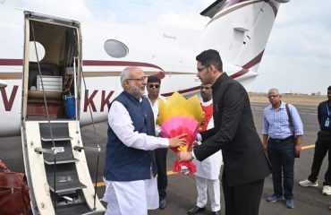 15.10.2024: Governor arrive at Solapur airport today for the tour of Solapur district