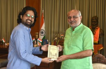 12.11.2024 : Archaeologist & Author Sandeep Dahisarkar meets Governor