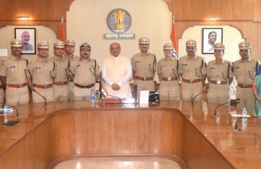 27.11.2024 : Probationary Officers of IPS from 2022 and 2023 batch meets Governor