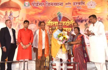 11.12.2024: Governor attends the Gita Jayanti Festival organised by Poinsur Gymkhana and ISCKON Juhu at Kandiwali