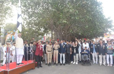 12.01.2025: राज्यपालांनी सैन्य दलातील अधिकारी व जवानांच्या वार्षिक संचलनाला रवाना केले