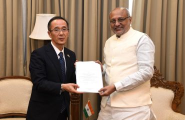 20.01.2025 : The Consul General of Japan in Mumbai Yagi Koji called on the Governor of Maharashtra C. P. Radhakrishnan at Raj Bhavan, Mumbai. The Consul General extended an invitation to the Governor to the 65th birthday celebration of His Majesty the Emperor of Japan being organised by the Consulate in Mumbai.