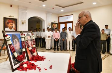 23.01.2025: Maharashtra Governor  C. P. Radhakrishnan offered floral tributes to the portraits of  Netaji Subhas Chandra Bose  and Balasaheb Thackeray on the occasion of their birth anniversary at Raj Bhavan, Mumbai. 	Secretary to the Governor Shweta Singhal, Comptroller of the Governor’s Households Jitendra Wagh, staff and officers of Raj Bhavan and State police were present on this occasion.