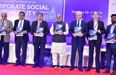 06.02.2025: इन्स्टिट्यूट ऑफ डायरेक्टर्स या संस्थेतर्फे कॉर्पोरेट सामाजिक दायित्व या विषयावर आयोजित १९ व्या आंतरराष्ट्रीय परिषदेचे उद्घाटन राज्यपाल सी.पी. राधाकृष्णन यांनी आज हॉटेल ताज लँड्स एंड, मुंबई येथे केले. माजी सरन्यायाधीश व IOD चे सहअध्यक्ष न्या. उदय लळीत, CMD, चार्ल्स ग्रुप जोस चार्ल्स मार्टिन, इन्स्टिट्यूट ऑफ डायरेक्टर्सचे अध्यक्ष ले.जन. सुरिंदर नाथ, सेबीचे माजी अध्यक्ष अजय त्यागी, इन्स्टिट्यूट ऑफ डायरेक्टर्सच्या पश्चिम क्षेत्राचे अध्यक्ष व माजी मुख्य सचिव सीताराम कुंटे, महासंचालक अशोक कपूर यावेळी व्यासपीठावर उपस्थित होते. यावेळी राज्यपालांच्या हस्ते परिषदेच्या स्मरणिकेचे प्रकाशन करण्यात आले.