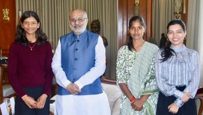 10.02.2025 : Maaya Rajeshwaran, the youngest tennis player currently ranked in WTA met the Governor of Maharashtra C P Radhakrishnan at Raj Bhavan Mumbai. The Governor congratulated her and wished her well in her career. Maaya from Polachi, Coimbatore is going to participate in Junior Grand Slams. She was accompanied by her mother Revathi.