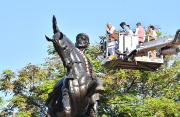 19.02.2025: Maharashtra Governor C P Radhakrishnan garlanded the equestrian statue of Chhatrapati Shivaji Maharaj at Chhatrapati Shivaji Maharaj Park in Mumbai on the occasion of 395th birth anniversary of the Shivaji Maharaj, the founder of Hindavi Swaraj. Minister of Skills and Employment Mangal Prabhat Lodha, MP Anil Desai, MLC Sunil Shinde, MLA Mahesh Sawant, Municipal Commissioner and Administrator of BMC Bhushan Gagrani, Secretary to the Governor Dr Prashant Narnaware, Additional Municipal Commissioner Dr. Ashwini Joshi and office bearers of Chhatrapati Shivaji Maharaj Smarak Samiti were present. The Governor later participated in the Shiv Jayanti celebrations organised by the Brihanmumbai Municipal Corporation at Krida Bhavan. Patriotic songs on the life of Chhatrapati Shivaji Maharaj were presented by the Sangeet Kala Academy comprising music teachers of BMC on the occasion.