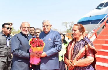 Governor welcomes the Vice President of India Jagdeep Dhankhar and Dr. Smt Sudesh Dhankhar at Chhatrapati Sambhaji Nagar Airport