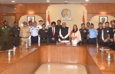 17.03.2025:  नॅशनल डिफेन्स कॉलेज नवी दिल्ली येथील वरिष्ठ अधिकाऱ्यांच्या एका शिष्टमंडळाने घेतली राज्यपालांची भेट
