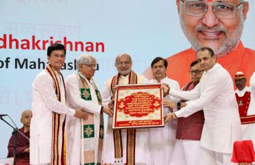09.04.2025 : 'विश्व नवकार महामंत्र दिन' दिनानिमित्त पंतप्रधान नरेंद्र मोदी यांनी आज नवकार महामंत्र जप सामूहिक पठणामध्ये सहभाग घेतला तसेच मुंबईसह जगभरातील जैन बांधवांना विज्ञान भवन नवी दिल्ली येथून संबोधित केले. महाराष्ट्राचे राज्यपाल सी. पी. राधाकृष्णन यांच्या प्रमुख उपस्थितीत आज एनएससीआय डोम वरळी, मुंबई येथे 'विश्व नवकार महामंत्र दिन' सामूहिक मंत्रजपाच्या माध्यमातून साजरा करण्यात आला. 
विश्व नवकार महामंत्र दिनाचे आयोजन जैन इंटरनॅशनल ट्रेड ऑर्गनायझेशन 'जिटो' या संस्थेतर्फे करण्यात आले होते. मुंबईतील कार्यक्रमाला राज्याचे कौशल्य विकास मंत्री मंगल प्रभात लोढा, जैन इंटरनॅशनल ट्रेड ऑर्गनायझेशन (जिटो) चे पदाधिकारी, जैन समाजाचे प्रतिनिधी, जैन साधु, साध्वी आणि निमंत्रित उपस्थित होते.