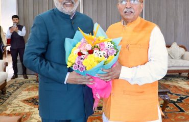 18.04.2025: केन्द्रीय विधी व न्याय राज्यमंत्री ( स्वतंत्र कार्यभार) अर्जुन राम मेघवाल यांनी आज महाराष्ट्राचे राज्यपाल सी पी राधाकृष्णन यांची राजभवन मुंबई येथे सदिच्छा भेट घेतली.