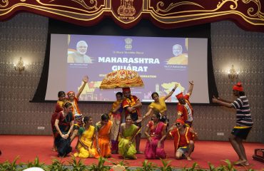 01.05.2025: राज्यपालांच्या प्रमुख उपस्थितीत  महाराष्ट्र व गुजरात या राज्यांचा राज्य स्थापना दिवस राजभवन मुंबई येथे साजरा