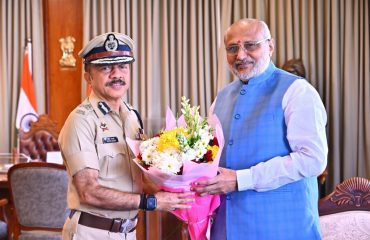 09.05.2025 : मुंबई पोलीस आयुक्त देवेन भारती यांनी घेतली राज्यपालांची भेट