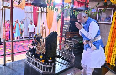 09.05.2025 : राज्यपालांची मुंबईतील माधवबाग लक्ष्मी नारायण मंदिराला भेट
