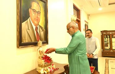 Governor offers floral tribute to Bhagwan Buddha