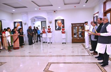 21.05.2025: Governor C P Radhakrishnan read out the Anti Terrorism Pledge to the staff and officers of Raj Bhavan on the occasion of Anti Terrorism Day at Raj Bhavan, Mumbai.Minister of Revenue Chandrashekhar Bawankule accompanied the Governor on the occasion. Secretary to the Governor Dr Prashant Narnaware, Deputy Secretary S Ramamoorthy, staff and officers of Raj Bhavan and state police read out the oath with the Governor.