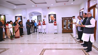 21.05.2025: Governor C P Radhakrishnan read out the Anti Terrorism Pledge to the staff and officers of Raj Bhavan on the occasion of Anti Terrorism Day at Raj Bhavan, Mumbai.Minister of Revenue Chandrashekhar Bawankule accompanied the Governor on the occasion. Secretary to the Governor Dr Prashant Narnaware, Deputy Secretary S Ramamoorthy, staff and officers of Raj Bhavan and state police read out the oath with the Governor.