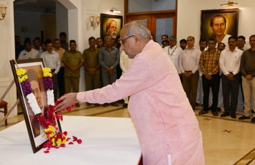 28.05.2025 : Governor pays tributes to Savarkar on birth anniversary