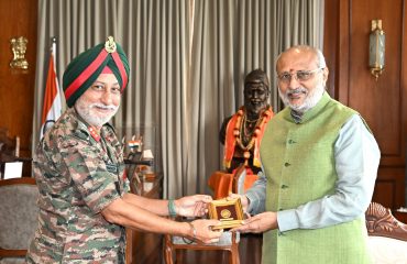 20.06.2025: Chief of Staff, Maharashtra Gujarat & Goa area Maj Gen Bikramdeep Singh, SM, VSM called on the Governor of Maharashtra C. P. Radhakrishnan at Raj Bhavan, Mumbai.