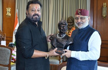 24.06.2025: Union Minister of State for Tourism,  Petroleum and Natural Gas Suresh Gopi called on the Governor of Maharashtra C. P. Radhakrishnan at Raj Bhavan, Mumbai. This was a courtesy call.
