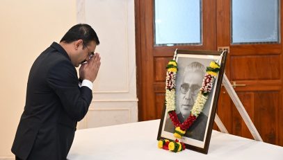 01.07.2025: Secretary to the Governor Dr. Prashant Narnaware offered floral tributes to the portrait of former Chief Minister of Maharashtra Vasantrao Naik on the occasion of late Shri Naik’s birth anniversary at Raj Bhavan, Mumbai. Deputy Secretary to the Governor S. Ramamoorthy, staff and officers of Raj Bhavan and State police were present on this occasion.
