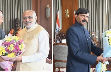 16.07.2025:   The Members of Maharashtra Public Service Commission Rajiv Nivatkar, IAS (retd.) and Mahendra Warbhuvan, IAS (retd.) called on Maharashtra Governor C. P. Radhakrishnan at Raj Bhavan, Mumbai. This was a courtesy call.