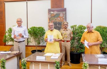 राज्यपालांच्या हस्ते चेन्नई येथील सिद्धांत ग्रुपद्वारे तयार केलेल्या 'सिद्धांत शिक्षण अभ्यासक्रम सूची'चे प्रकाशन संपन्न