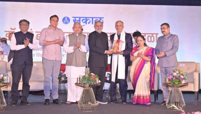 30.07.2025:  Maharashtra  Governor  C.P  Radhakrishnan felicitateed the Founder and President of Symbiosis International University Dr. Shantaram B. Majumdar on the occasion of Dr Mujumdar's 90th birthday at Symbiosis Vishwabhavan Pune. The felicitation was organized by Sakal Media Private Limited. A special commemorative edition of 'Gyan Parv' was  released on the occasion. Smt Sanjeevani Majumdar, Member of Parliament Shahu Maharaj Chhatrapati, Managing Director of Sakal Media Private Limited Abhijeet Pawar, Editor of Sakal Samrat Phadnis and Secretary to the Governor Dr. Prashant Narnaware were present on the occasion.