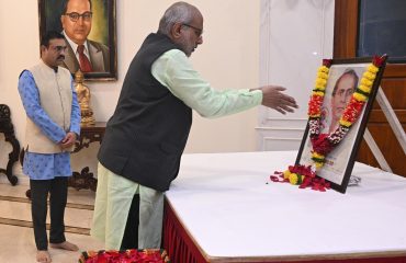 01.08.2025: Maharashtra Governor C.P. Radhakrishnan offered floral tributes of the portrait of Lok Shahir Sahitya Ratna Annabhau Sathe on the occasion of the birth anniversary of Annabhau Sathe at Raj Bhavan, Mumbai.