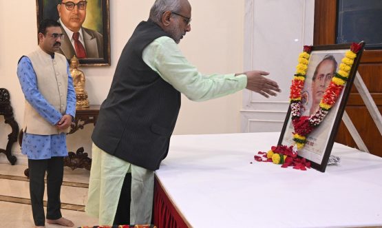 01.08.2025: Maharashtra Governor C.P. Radhakrishnan offered floral tributes of the portrait of Lok Shahir Sahitya Ratna Annabhau Sathe on the occasion of the birth anniversary of Annabhau Sathe at Raj Bhavan, Mumbai.